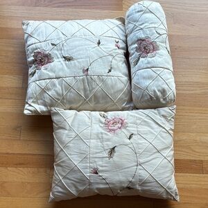 Elegant Floral Embroidered Pillow Set - Cream